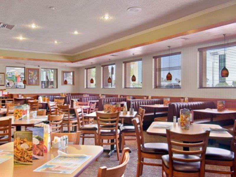 Clarion Inn & Suites Across From Universal Orlando Resort Restaurant billede